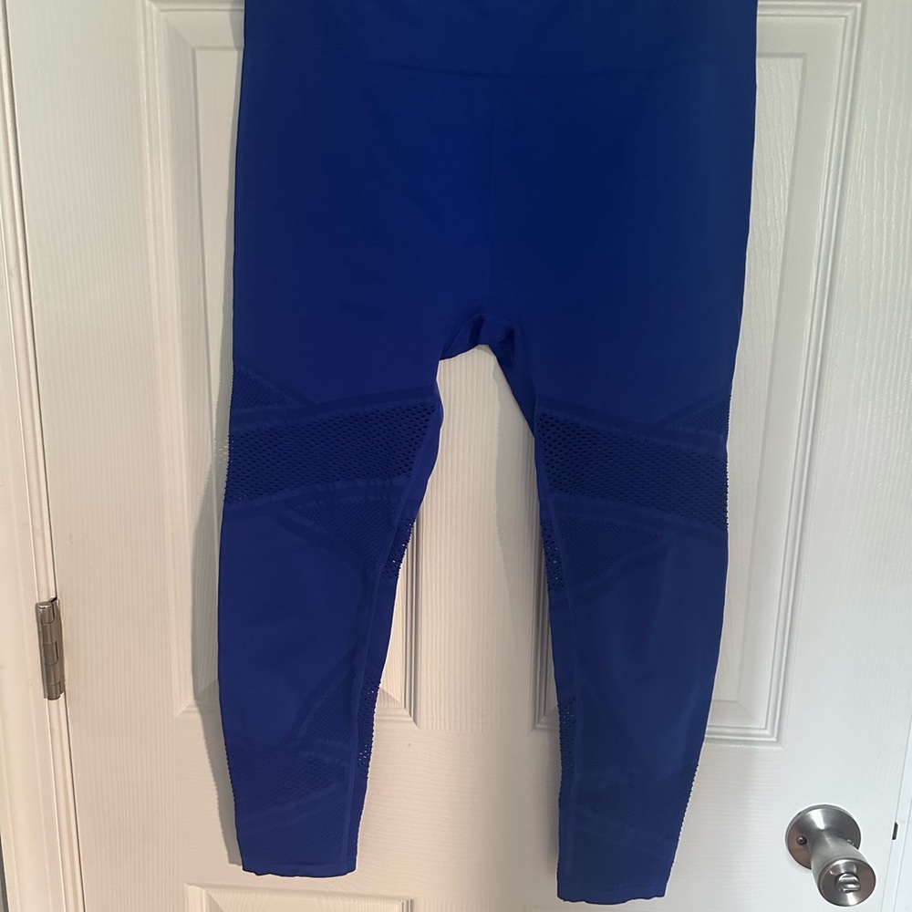 Fabletics Blue Leggings Seamless Design Moisture-Wicking